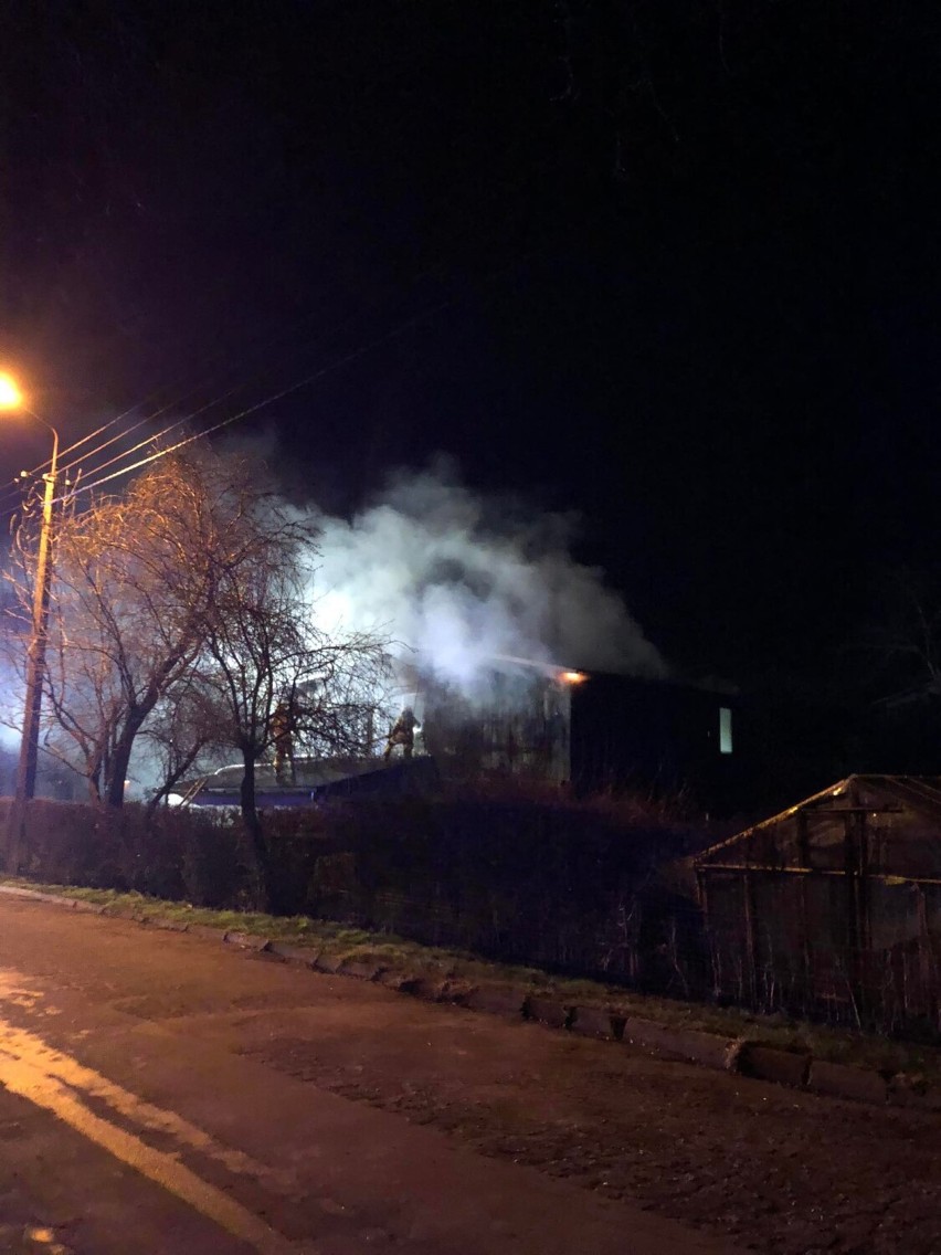 Groźny pożar w Zieleniewie. Zapłonęła stodoła i garaż 