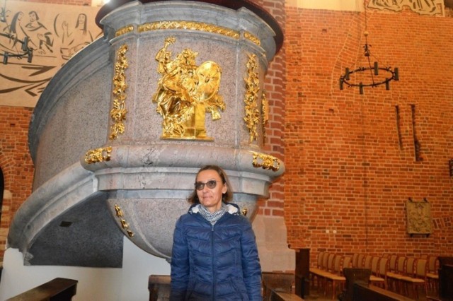 Dr Beata Wewiórka zamuje się renowacją ambony w opolskiej katedrze