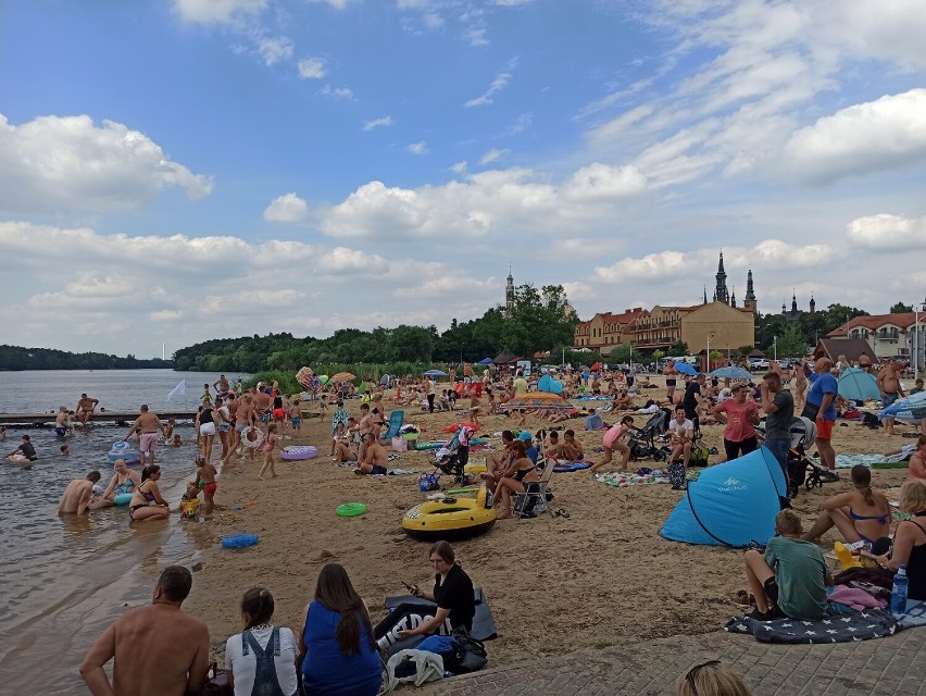 Na plażach w Licheniu Starym wypoczywa mnóstwo turystów