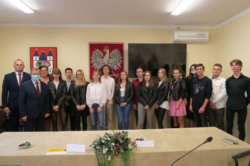 Stypendium wójta gminy Gołuchów otrzymało ponad 30 uczniów