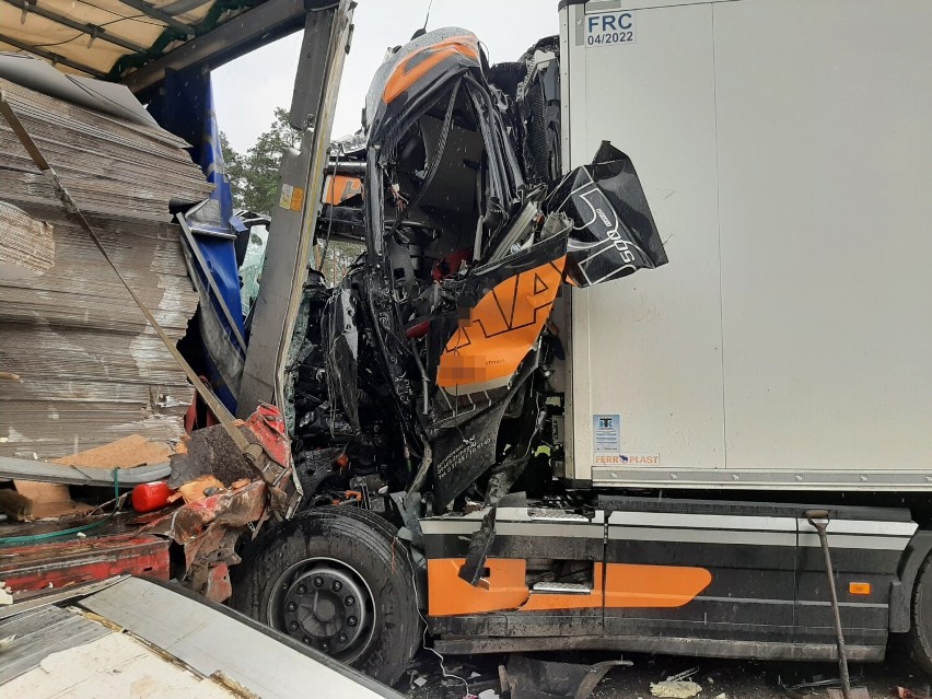 Śmiertelny wypadek na autostradzie A1 w okolicach Radomska. Zderzyły się 4 ciężarówki. ZDJĘCIA