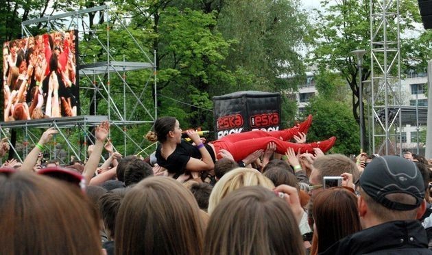 Wrocław: Monika Brodka szalała na koncercie - trafiła w ręce ochrony