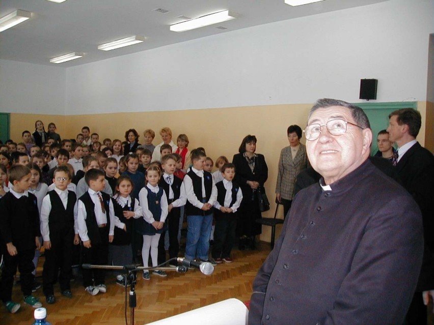 20 lat temu spowiednik kardynała Wyszyńskiego odwiedził sądecką szkołę jego imienia