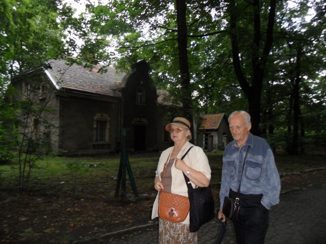 Bronisława i Ryszard Chrobak lubią spacerować Parkiem Zamkowym. W budynku po sanepidzie widzieliby chętnie miejskie muzeum.