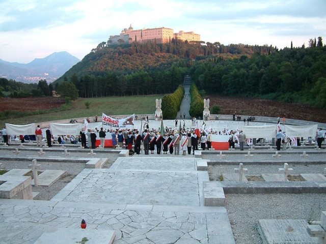 Polski wojenny cmentarz pod Monte Cassino