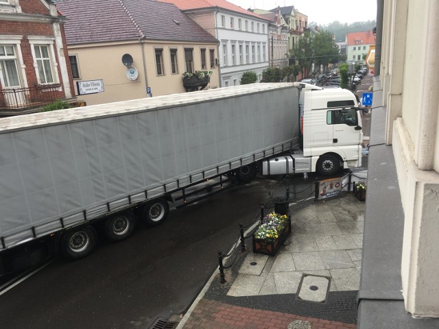 Ciężarówka ponownie wjechała do centrum miasta