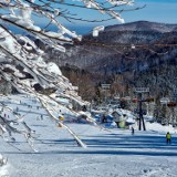 Miłośnicy nart czy snowboardu z Małopolski zachodniej nie muszą podróżować daleko, by oddać się białemu szaleństwu. Zdjęcia, przegląd