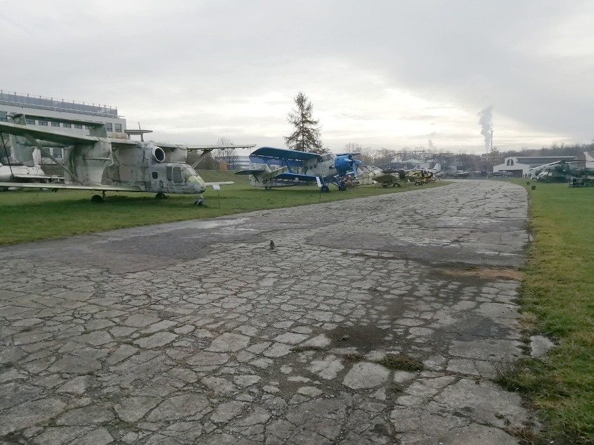 Kraków. Lotnisko w Czyżynach, co zostało po byłej bazie lotniczej [GALERIA]