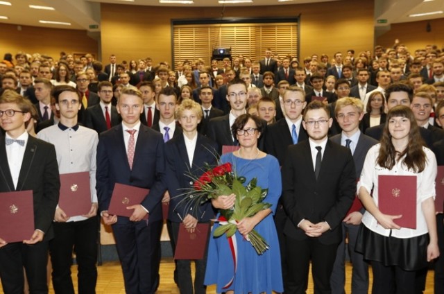 Urząd miasta w Jastrzębiu: uczniowie stypendystami MEN