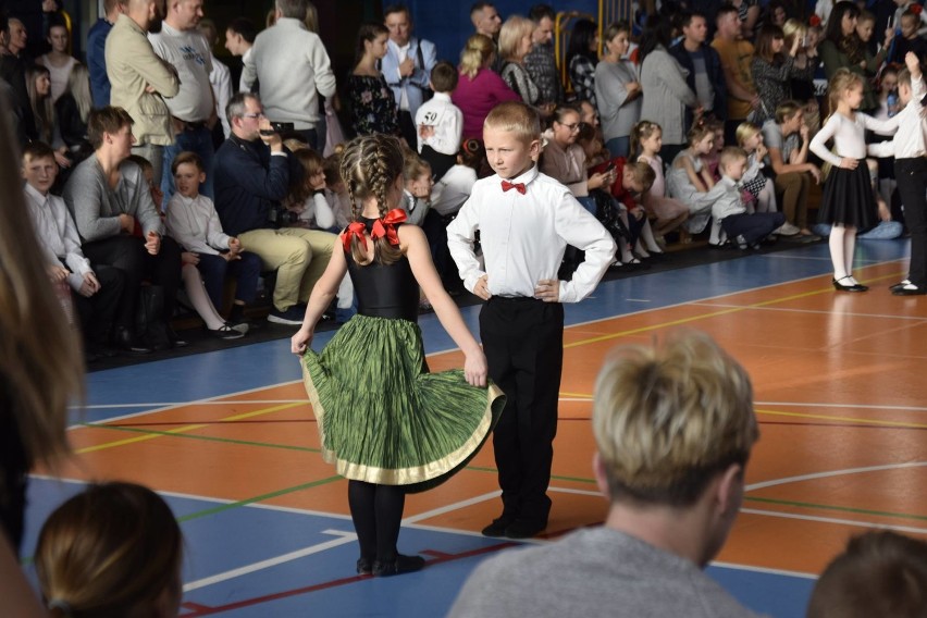 Ogólnopolski Turniej Tańca Narodowego w formie towarzyskiej odbył się w Ujeździe [galeria zdjęć]