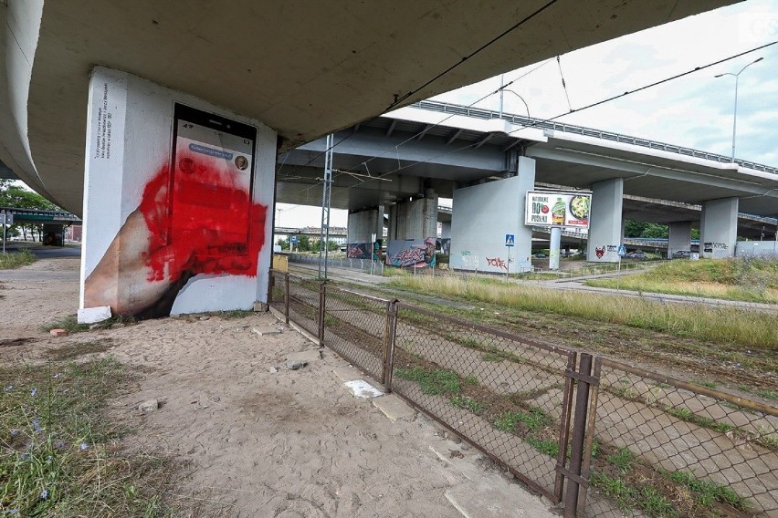 Zniszczono mural aktywistów LGBT w Szczecinie. Malowidło nie przetrwało nawet kilku dni