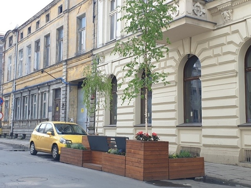 Parklet znów na ulicy Moniuszki w Łodzi. Kosztował już ponad 70 tys. zł