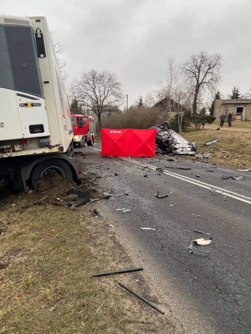 Śmiertelny wypadek na drodze z Rypina do Sierpca. Nie żyje kierowca osobowej toyoty [zdjęcia]