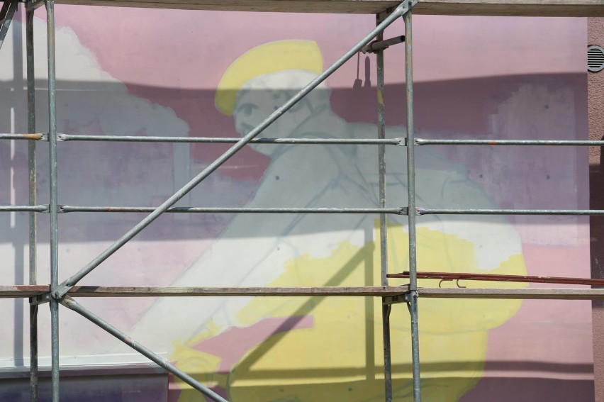Powstający mural w Nowej Soli przy pl. Wolności.