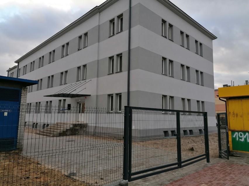 Zakończyła się termomodernizacja budynku szpitala przy ul. Niskiej w Tomaszowie, ale pacjenci szybko tu nie wrócą...