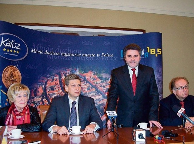 Janusz Pęcherz i liderzy głównych ugrupowań w RM przedstawili umowę koalicyjną