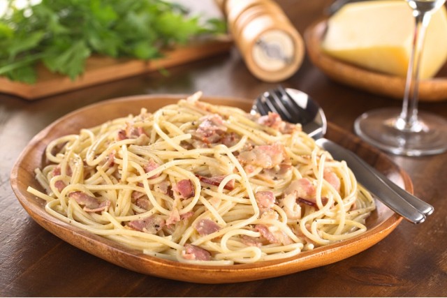 Carbonara to sycące danie pochodzące z kuchni włoskiej.