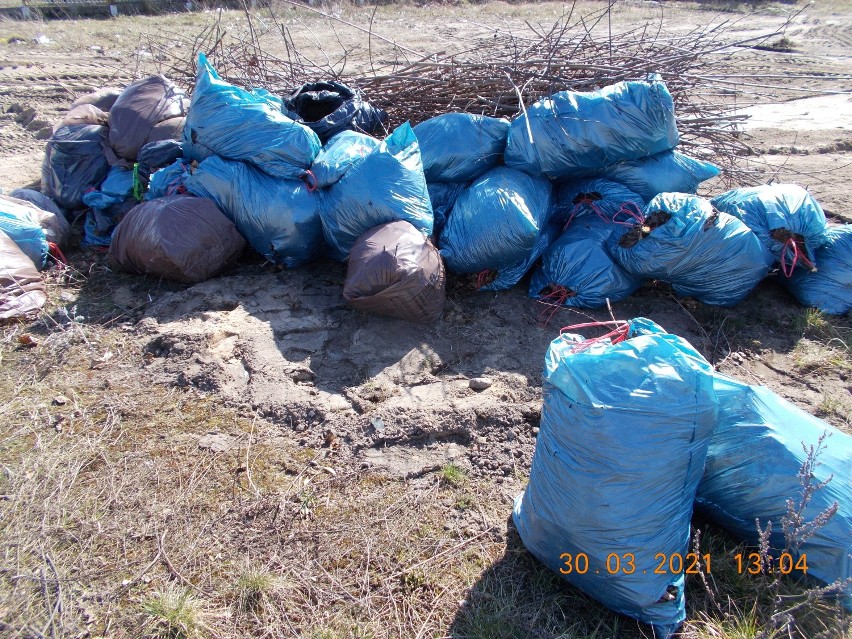 Śmieci pod płotem PSZOK-u. Sprawcy zostali namierzeni przez policję