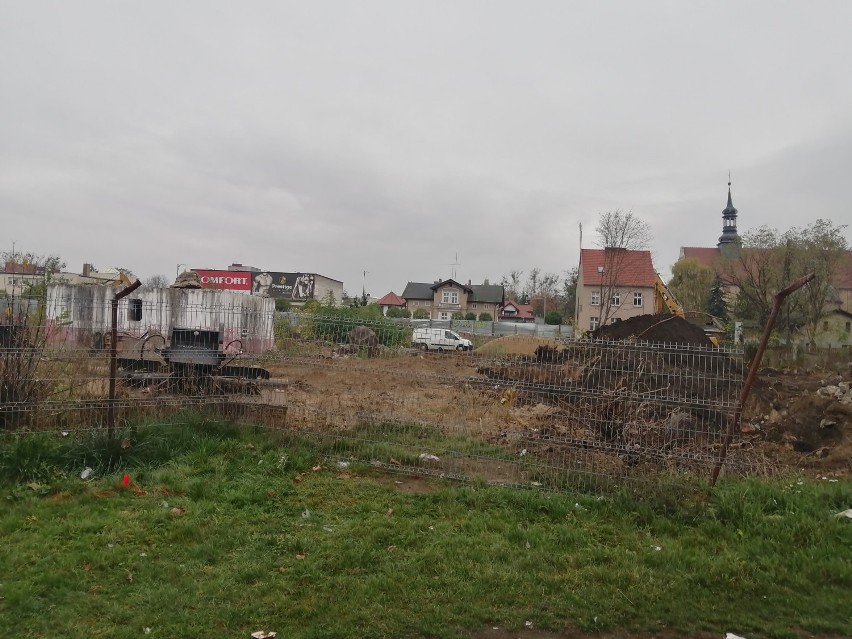 Szamotuły. Na terenie po byłej meblarni powstaje centrum handlowe [ZDJĘCIA]