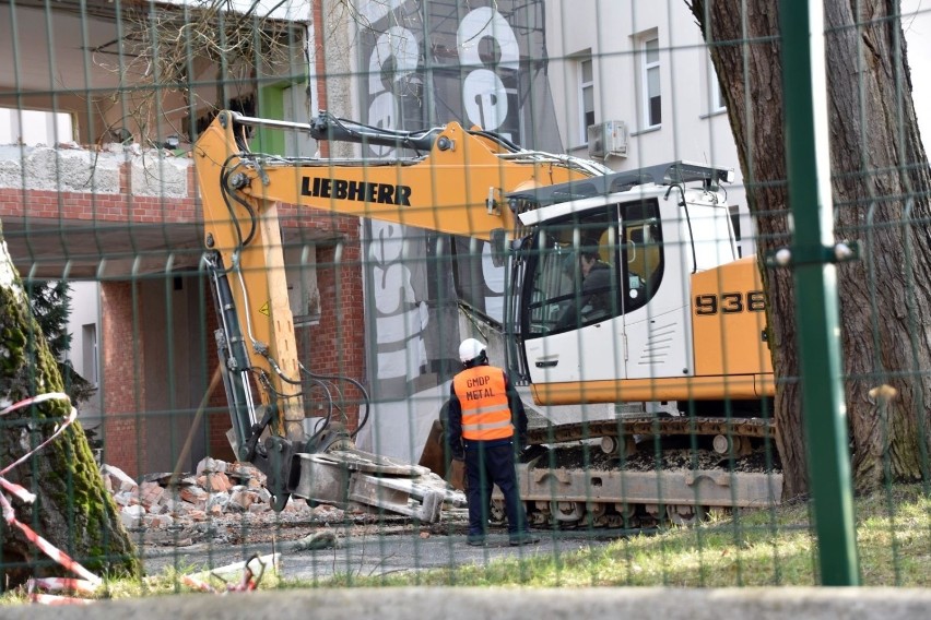 Wyburzanie szpitalnego łącznika. W jego miejscu powstanie...