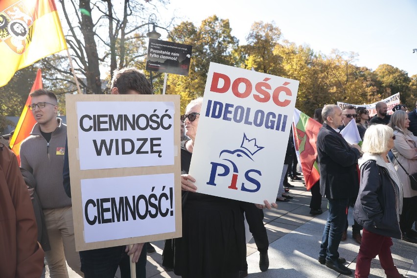 Protest samorządowców przeciwko podwyżkom cen energii. "Zostanie nam tylko ciemność" 