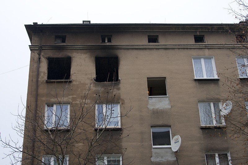 Zniszczony lokal mieszkalny w budynku przy ul. Norwida 23 w...