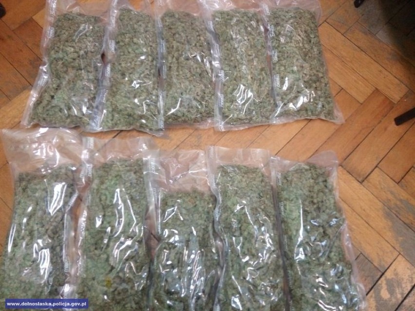 Policjanci skonfiskowali ponad 5 kilogramów marihuany [ZDJĘCIA]