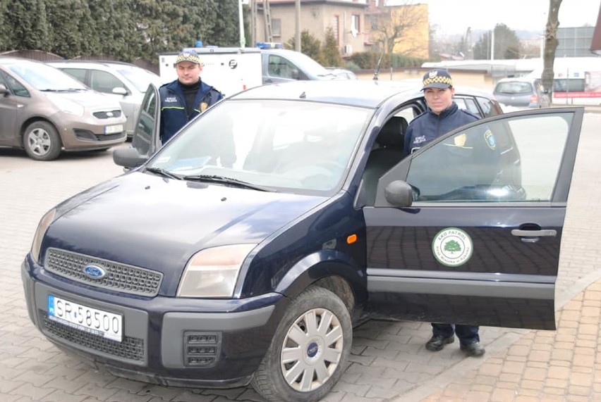 Straż miejska z Rybnika ma ograniczyć kontrole spalania odpadów do minimum a skupić się na walce z COVID19. Zdecydował wojewoda śląski