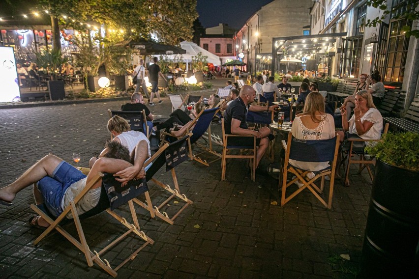 Kraków. Dolne Młyny tętnią życiem, jakby pandemii wcale nie było [ZDJĘCIA]