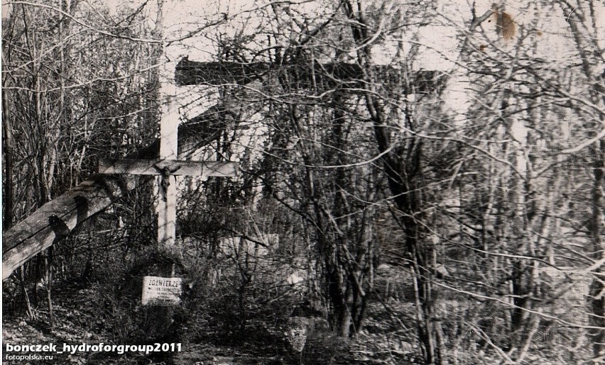 1969 , Zapuszczone żołnierskie groby na koneckim cmentarzu -...