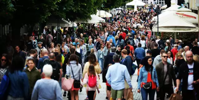 Tak wyglądał długi weekend na ulicach Sopotu w sobotę, 13 czerwca