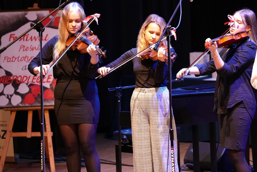 Koncert galowy Festiwalu Pieśni Patriotycznej "Dla Niepodległej” w Zduńskiej Woli