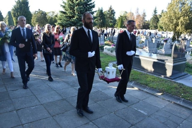 Dotąd odbyo sie w Tarnowie pięć uroczystych pochówków dzieci utraconych. Na cmentarzu w Mościcach jest grób-pomnik im dedykowany
