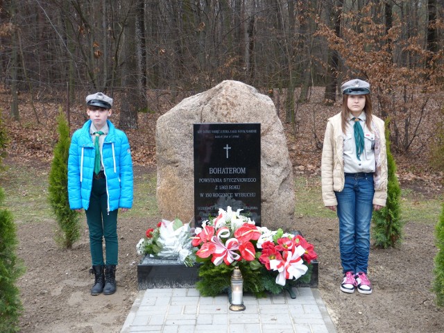 W dniu Święta Niepodległości na cmentarzu w Poniatowej odsłonięty został pomnik upamiętniający poległych w Powstaniu Styczniowym mieszkańców gminy.