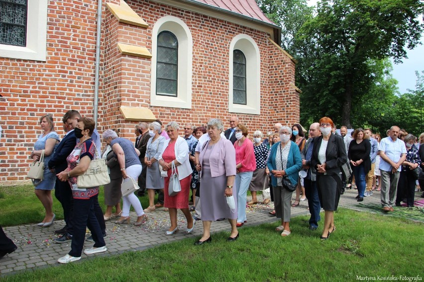 Koronawirus na mszy w kościele pw. Św. Mikołaja w Mierzynie...