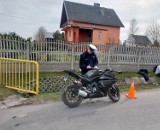 Wypadek motocyklisty w Parczówku. 17-letni motocyklista w szpitalu w Kielcach [ZDJĘCIA]