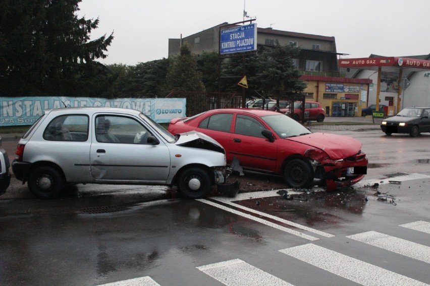 Zderzenie samochodów na skrzyżowaniu ul. Szpitalnej z...