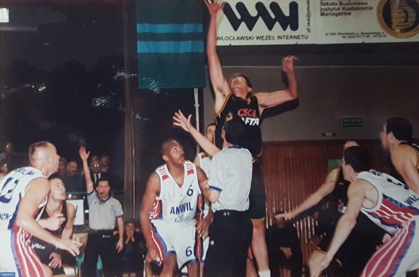 25 września 1992 r. we Włocławku zadebiutowała koszykarska I...
