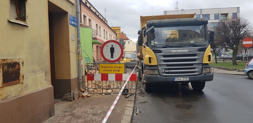 Nowy obiekt handlowo-mieszkalny powstaje przy sycowskim banku Santander (WIZUALIZACJA)