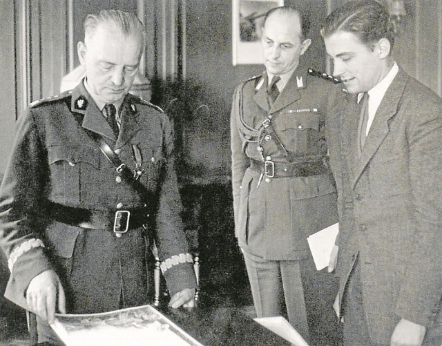 Rok 1943. Gen. Władysław Sikorski wraz z gen. Tadeuszem Klimeckim i swoim sekretarzem do spraw cywilnych Adamem Kułakowskim