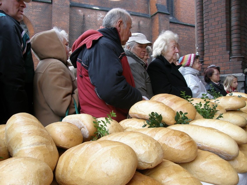 W tym roku przygotowano 150 chlebów, tyle samo groszówek ......