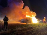 Pożar mercedesa na drodze w okolicach Szczecinka [zdjęcia]