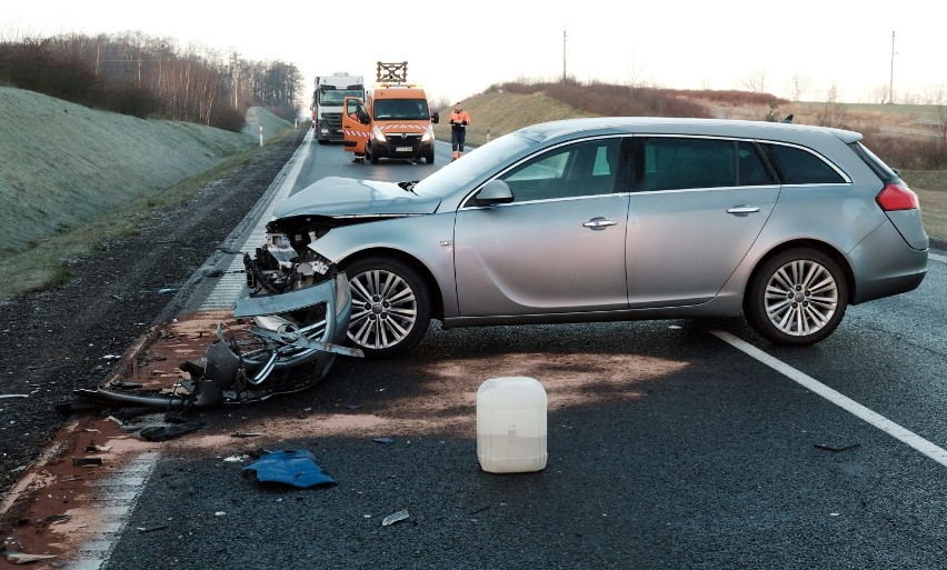 Wypadek na obwodnicy Chojnic. Jedna osoba trafiła do szpitala. Droga krajowa 22 już odblokowana (zdjęcia, wideo)