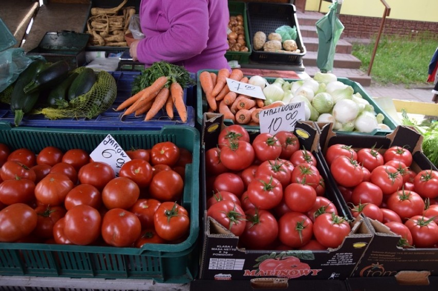 Środa targowa na dębickim bazarze w czasie pandemii koronawirusa