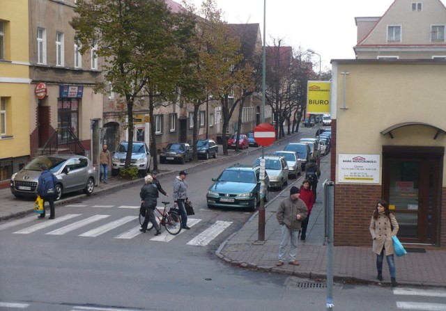 Jednym z miejsc, gdzie wieczorami jest ciemno, jest skrzyżowanie ulic Dworcowej i Mickiewicza.