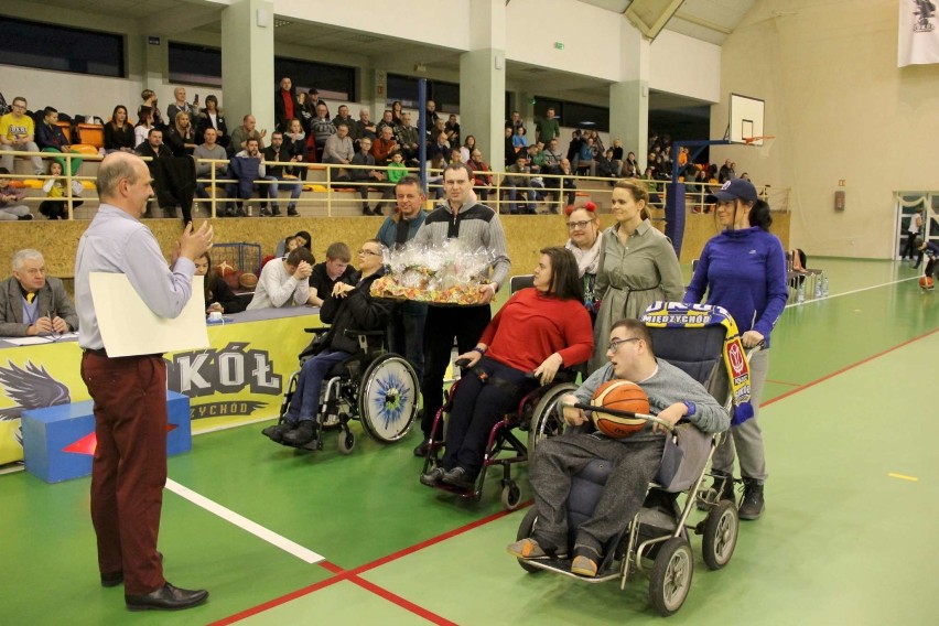 Sokół Międzychód - MKK Gniezno 63:67 (28.03.2018)

Zobacz...