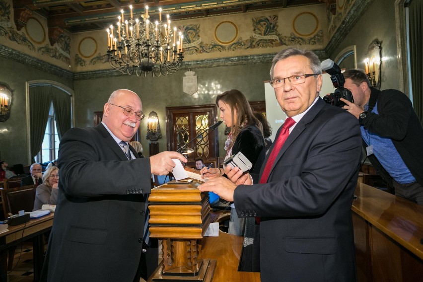 Prezydent Jacek Majchrowski wskazał radnym PO na kogo mają...