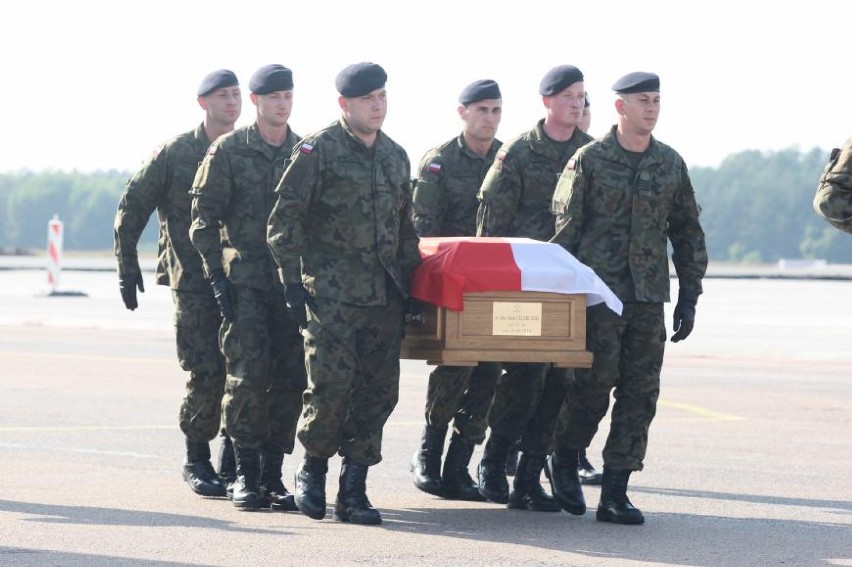 Ciało żołnierza wróciło do Polski. Pogrzeb w sobotę [zdjęcia]