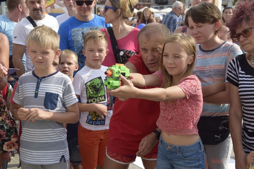 Rodzinny festyn sportowy na Rynku w Kielcach (WIDEO, zdjęcia)