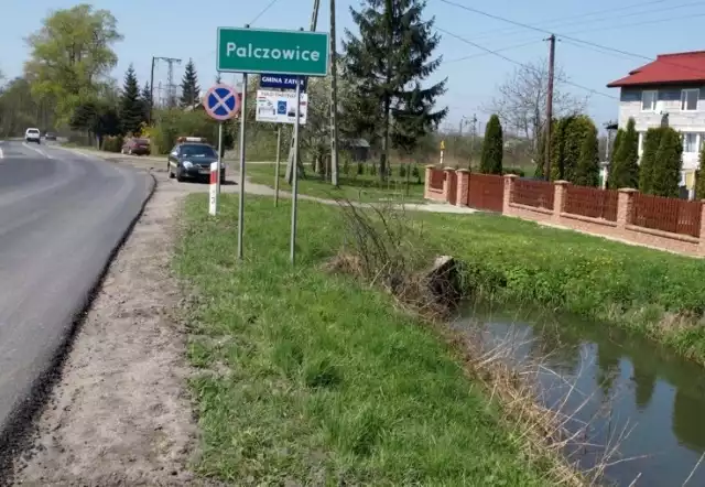 Kierowcy podróżujący drogą krajową 44 przez Palczowice (gm. Zator) muszą w najbliższych tygodniach liczyć się z utrudnieniami na tym odcinku trasy. Jest to związane z budową nowego przepustu